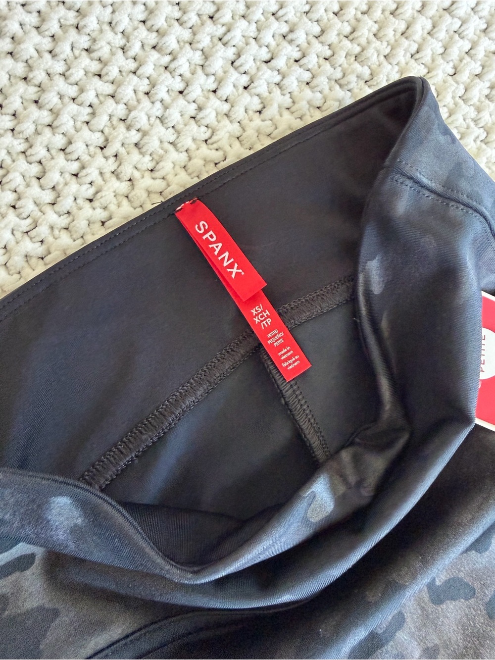 Spanx Matte Black Camo Xs Petite Leggings NWT Compression - Picture 3 of 5